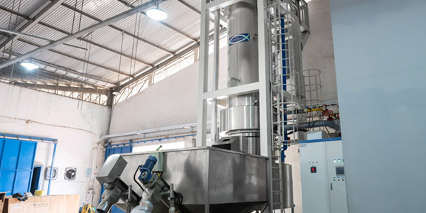 Pabrik Es Tube 90 Ton dengan Sistem Pendingin Ammonia di Indonesia