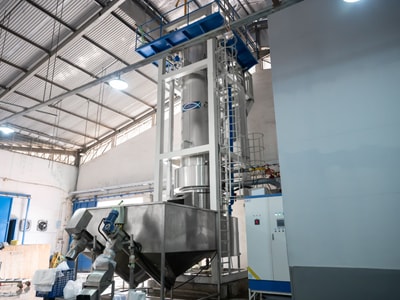 Pabrik Es Tube 90 Ton dengan Sistem Pendingin Ammonia di Indonesia