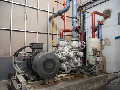 Pabrik Es Tube 90 Ton dengan Sistem Pendingin Ammonia di Indonesia