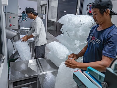 Dua Mesin Es Tube 10 Ton di Indonesia